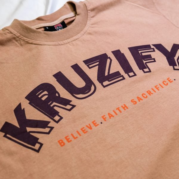 'NEVER GIVE UP' Tee Washed Sand